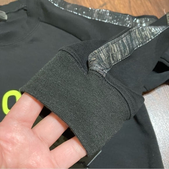 STRONG BY ZUMBA STRONG NATION long sleeve crop top with glittery piping Med NWT - Picture 8 of 15